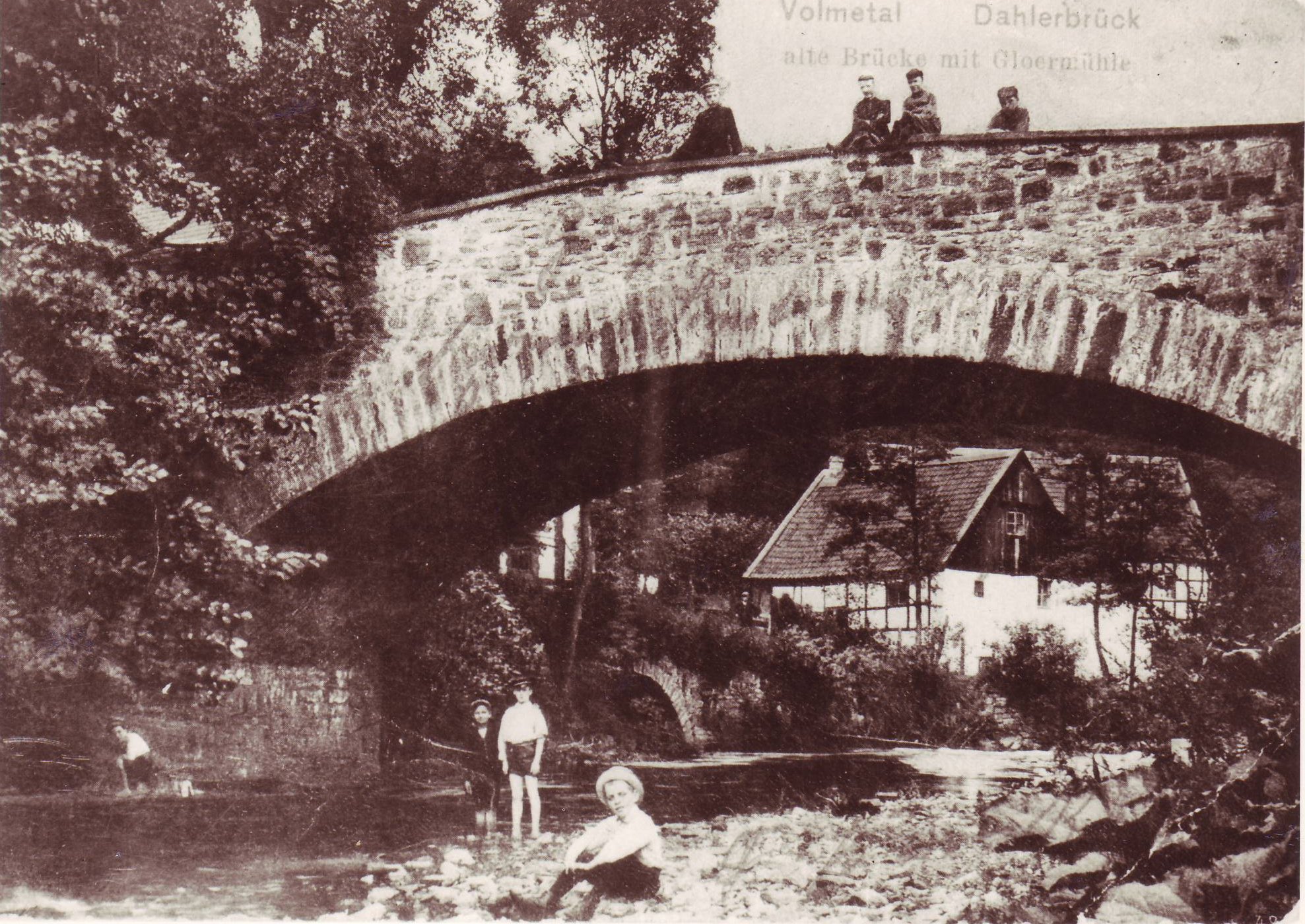 Alte Brücke mit Glörmühle