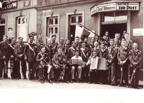 schuetzen-vor-dem-gasthof-zur-post