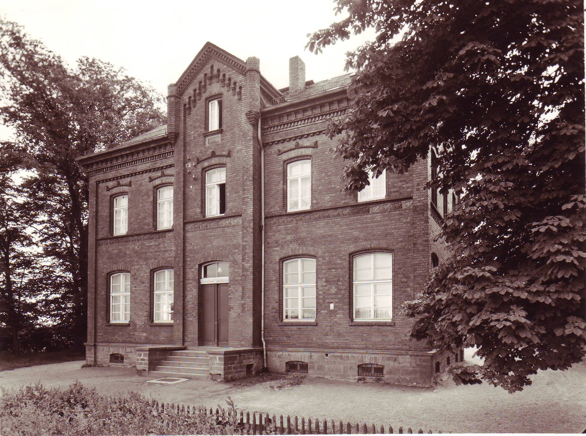 Schule Branten