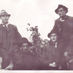 Bauernschützenkönig Fritz Figge links, Fähnrich Karl Fischer rechts